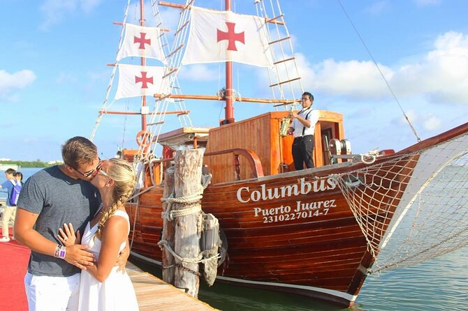 Live a Romantic Night Cruise Dinner at COLUMBUS (open bar included) - Boarding at Marina Aquatours: start strong and stay relaxed