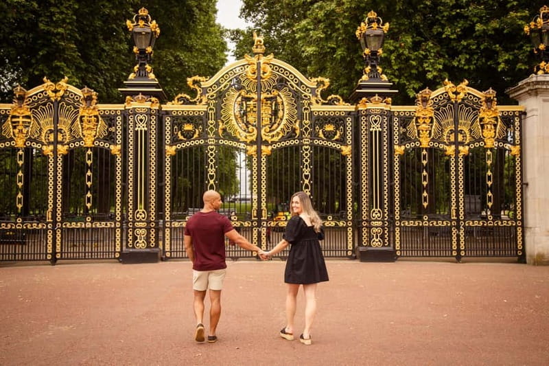London: Private Couples Photography Session with Landmarks - Price and Value: What $161.64 for Two Gets You