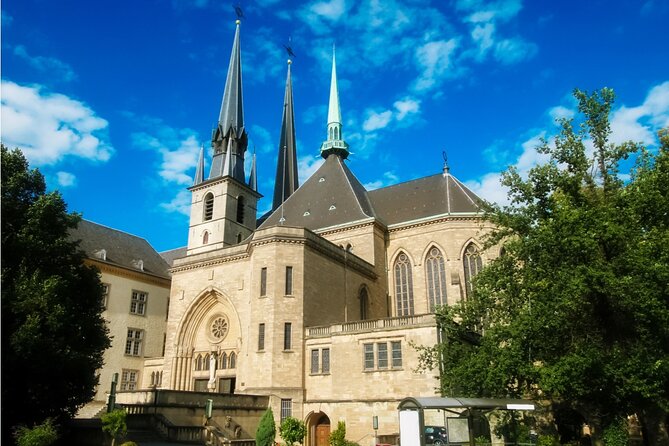 Luxembourg City Romantic Game: Walking Tour & Scavenger Hunt - Knuedler (Place Guillaume II) to Clairefontaine: City Hall views and Charlotte’s statue