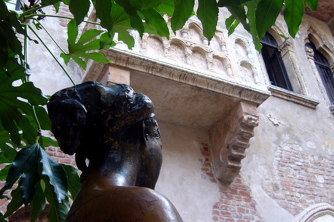Make your Romantic Proposal in the City of Love - Castelvecchio and the bridge photos: the “start strong” moment