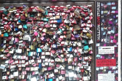 Make your Romantic Proposal in the City of Love - Lungadige San Giorgio: a river walk that sets the tone