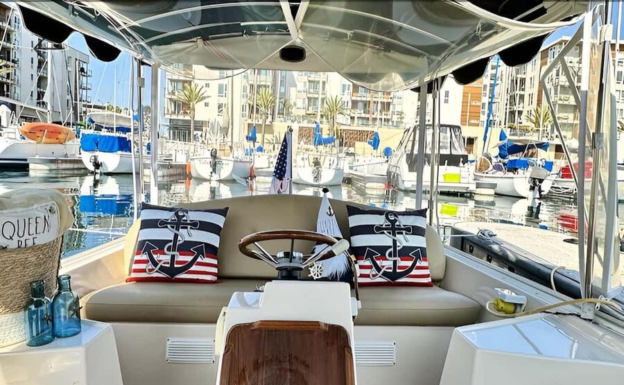 Marina Del Rey: A Romantic Boat Cruise with Sushi & Wine - The Vibe: Private or Small-Group, Built for Couples
