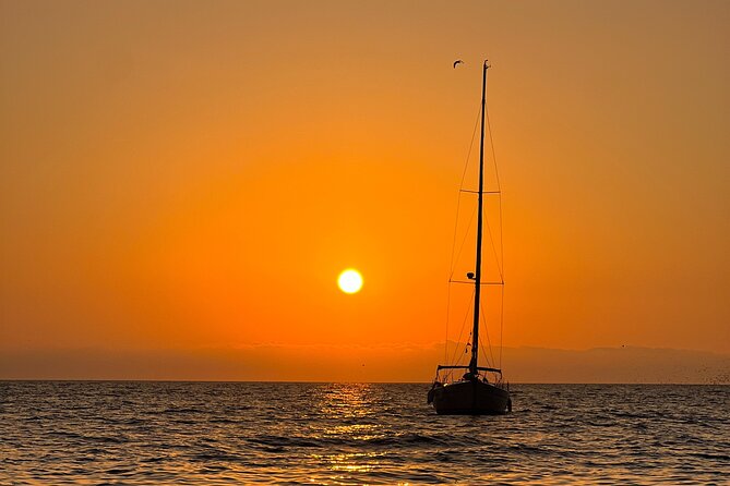 Marriage Proposal Boat Trip in Barcelona - Why a private proposal sail beats a crowded lookout
