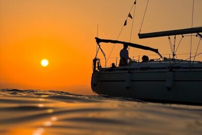 Marriage Proposal Boat Trip in Barcelona - The proposal setup: keeping it secret and getting the perfect moment