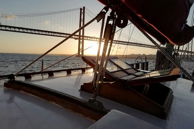Marriage proposal on a Vintage Sailboat - Key things to know before you fall in love on the Tagus