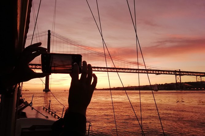 Marriage proposal on a Vintage Sailboat - Cristo Rei from the Tagus: the statue moment you can build a proposal around