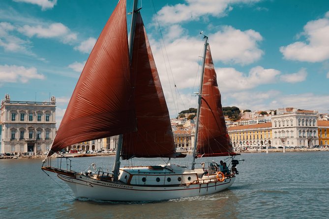 Marriage proposal on a Vintage Sailboat - Pontal de Cacilhas and Praça do Comércio: the lively water-level finish
