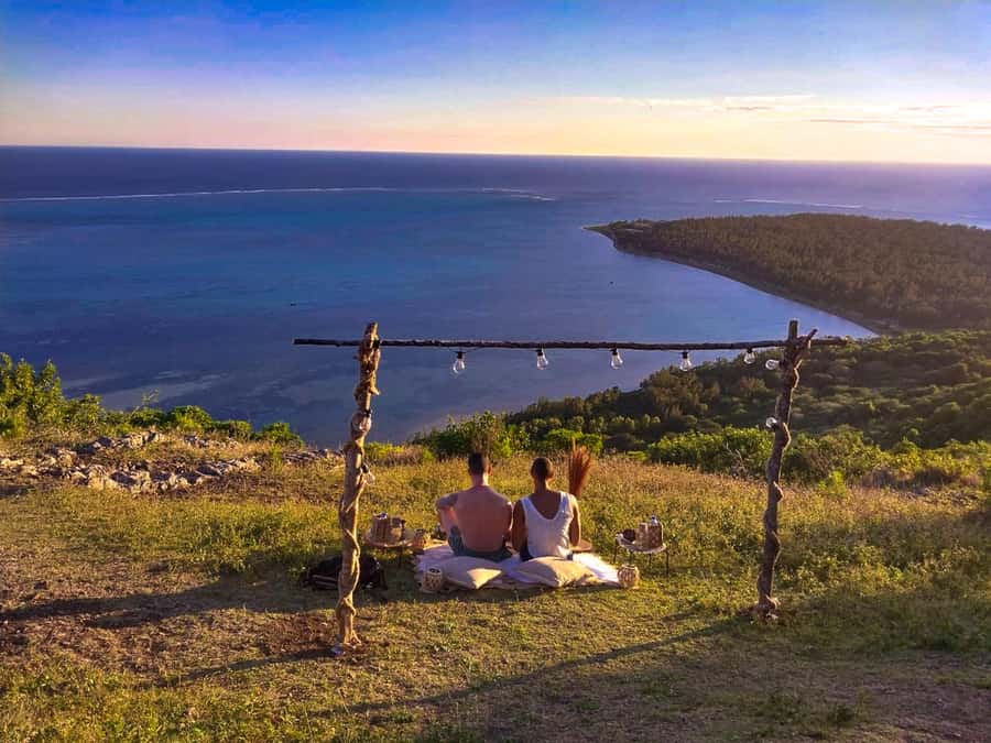 Mauritius: Exclusive Le Morne Sunset Hike & Aperitivo - A pause at the panoramic viewpoint
