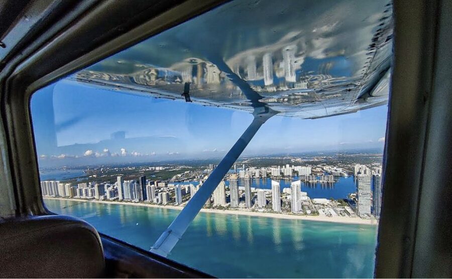 Miami: Romantic 1-Hour Private Flight Tour with Champagne - Should you book the Miami private champagne flight?