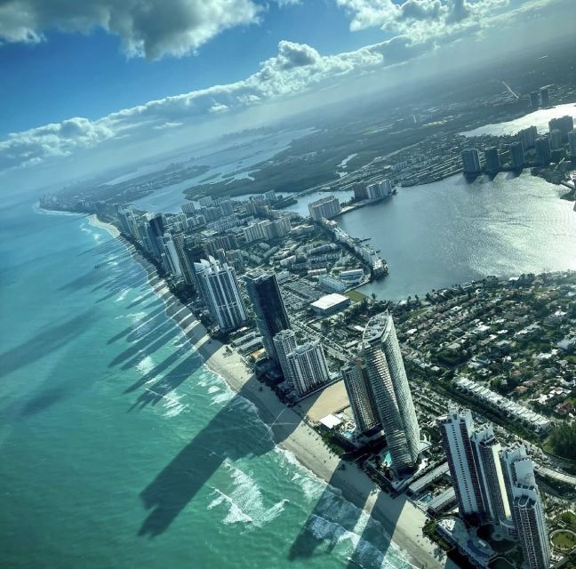Miami: Romantic 1-Hour Private Flight Tour with Champagne - Meeting Eagles Air Tours and getting ready to fly