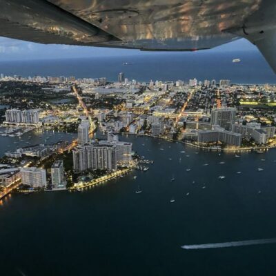 Miami: Romantic 1-Hour Private Flight Tour with Champagne - Why a private Cessna 172 tour feels different over Miami