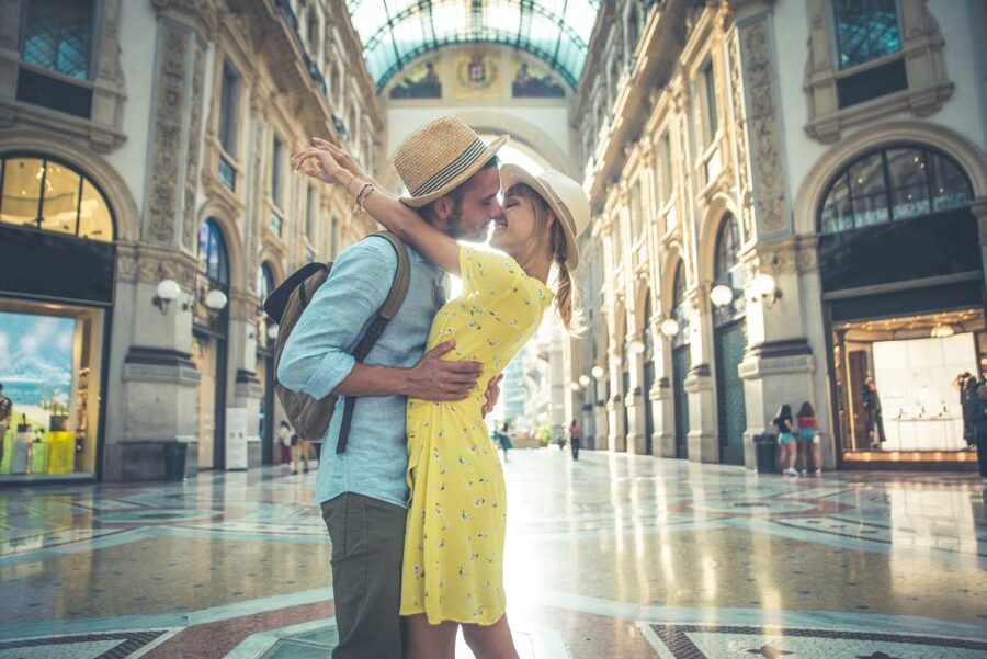 Milan: Romantic photoshoot for Couples - Duomo Square Photo Stop: Classic Milan Without Ticket Hassles