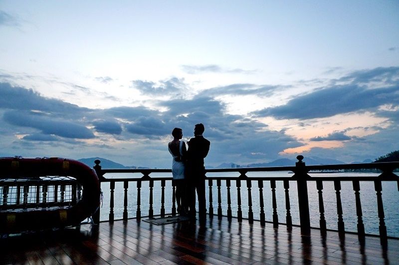 Nha Trang: Romantic Sunset Cocktails and Dinner Cruise - When to book: sunset timing and peak-day surcharge