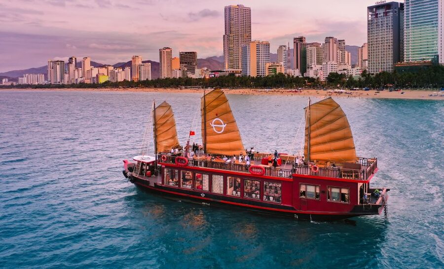 Nha Trang: Romantic Sunset Cocktails and Dinner Cruise - Unlimited cocktails and drinks: what that adds to the value