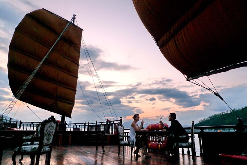 Nha Trang: Romantic Sunset Cocktails and Dinner Cruise - Lounge time on deck after dinner: don’t rush the ending