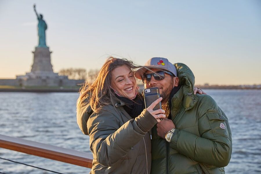 NYC: Romantic Valentine's Day Champagne Cruise - Inside the Heated Salon vs. Outside on the Open Deck