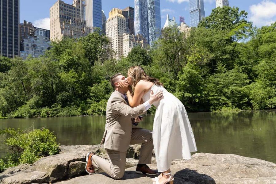 NYC: Surprise Proposal Photoshoot - Capture the Yes Forever - Marcio Honorato’s Discreet Photography Style
