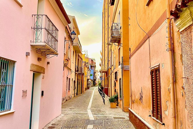 Olbia: Private Romantic Tuk-Tuk Tour - Starting at Molo Brin: easy to find, fast to roll