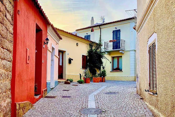 Olbia : Private Romantic Tuk-Tuk Tour - Piazza Crispi: Gulf Views for Easy Photos