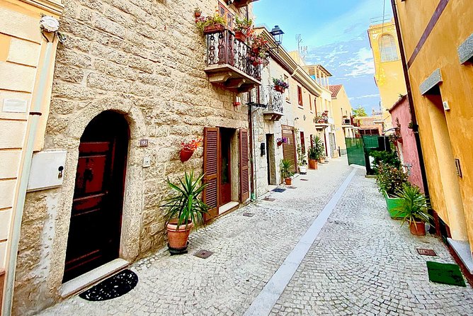 Olbia : Private Romantic Tuk-Tuk Tour - Audio System Reality Check: Great for Clarity, Not for Conversation