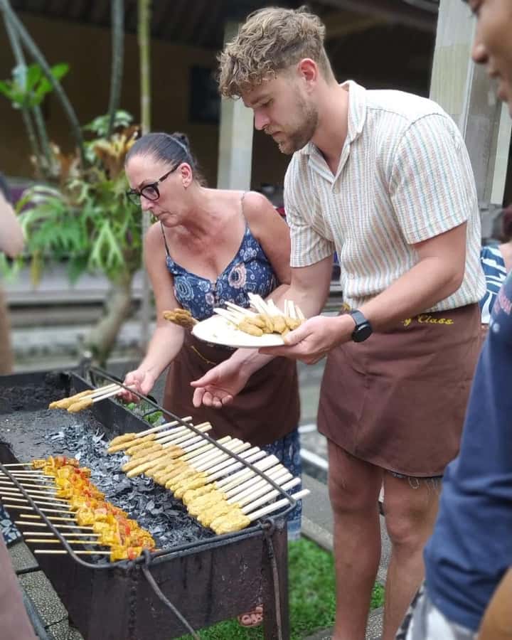 packages cooking class and romantic dinner in a local home - Practical Tips That Make the Evening Easier