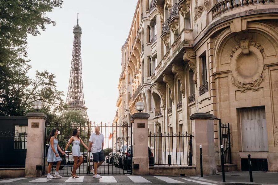 Paris: Private Eiffel Tower Photoshoot for Couples & Family - Stop 1: Place du Trocadéro Photo Time With the Eiffel Tower Right There
