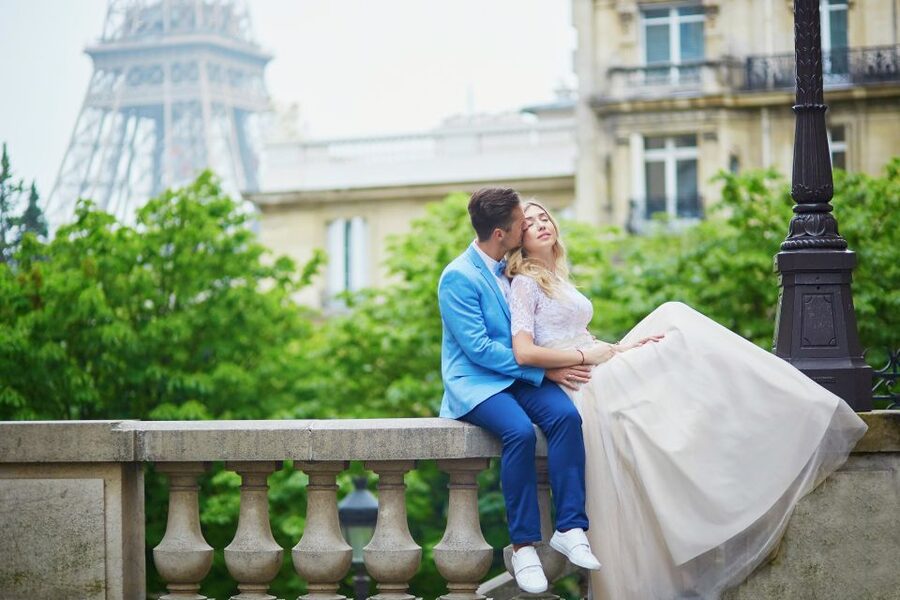 Paris: Romantic Couple Photoshoot (with flower bouquet!) - Price and value for two: when $133 makes sense