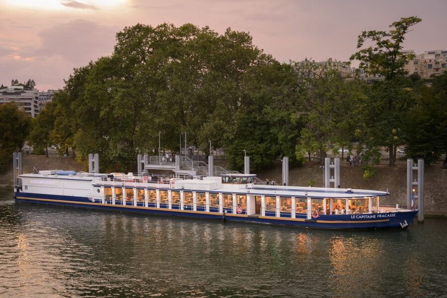 Paris: Romantic Cruise with 3-course Dinner on Seine River - Getting On the Boat: Capitaine Fracasse Comfort, Rules, and Timing