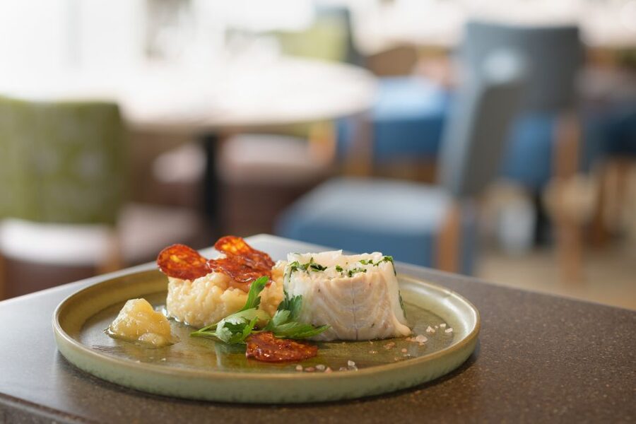 Paris: Romantic Cruise with 3-course Dinner on Seine River - Dinner That Fits the Moment: 3 Courses, Seasonal Ingredients
