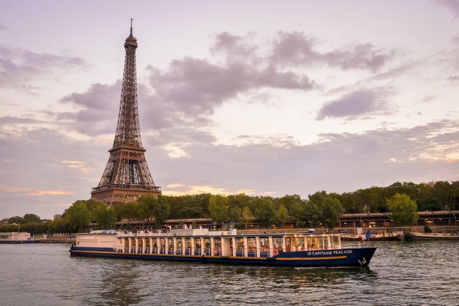 Paris: Romantic Cruise with 3-course Dinner on Seine River - Drinks at the Bar: Plan Your Budget Before You Fall for the Wine