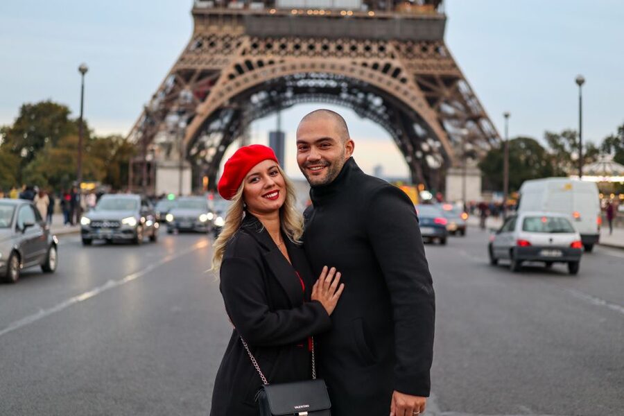 Paris: Romantic Photoshoot for Couples - Posing help that makes you look like yourselves