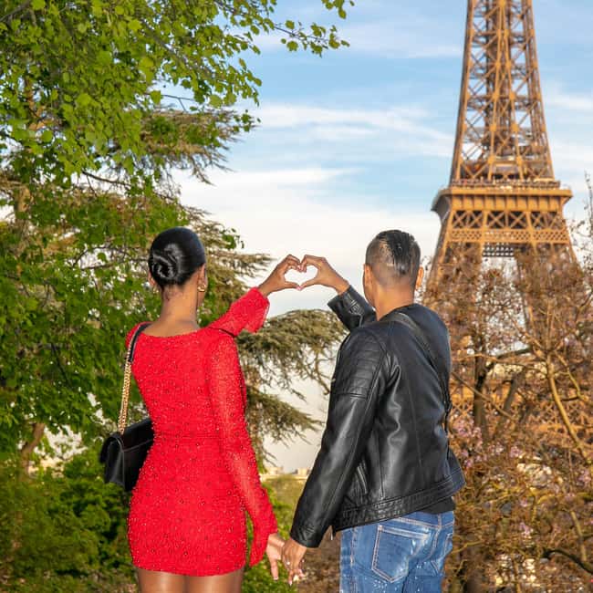 Photo session for couples with flowers around Eiffel tower - Price and Value: What $165 Covers (and What It Doesn’t)