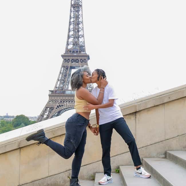 Photo session for couples with flowers around Eiffel tower - 80 Edited High-Resolution Photos: the Part That Actually Matters