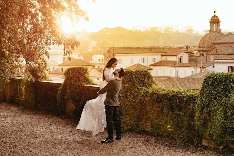 Photoshoot in Rome for couples - Trevi Fountain to the Spanish Steps: the romantic route