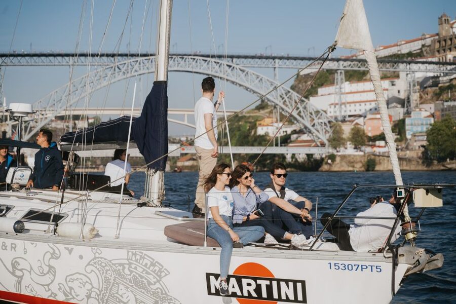 Porto: Romantic Sailboat Cruise - Ribeira, Porto: finishing with the riverfront energy