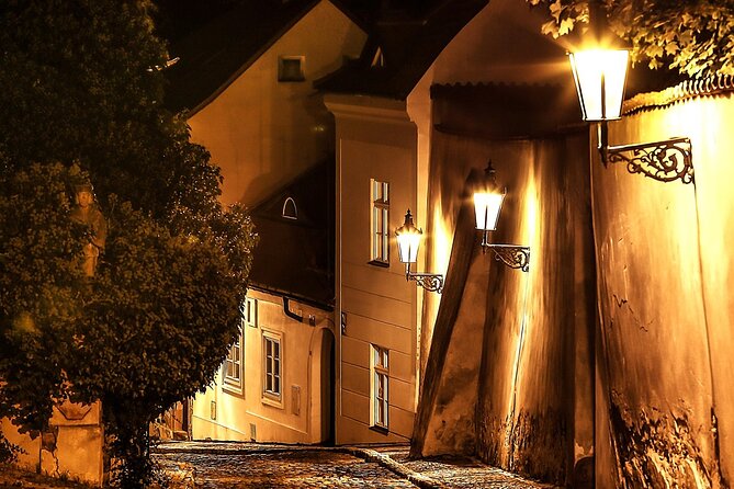 Prague Photoshoot for Couples, Betrothed, Family & Friends - Makeup and Styling Prep: 1 Hour to Get Camera-Ready