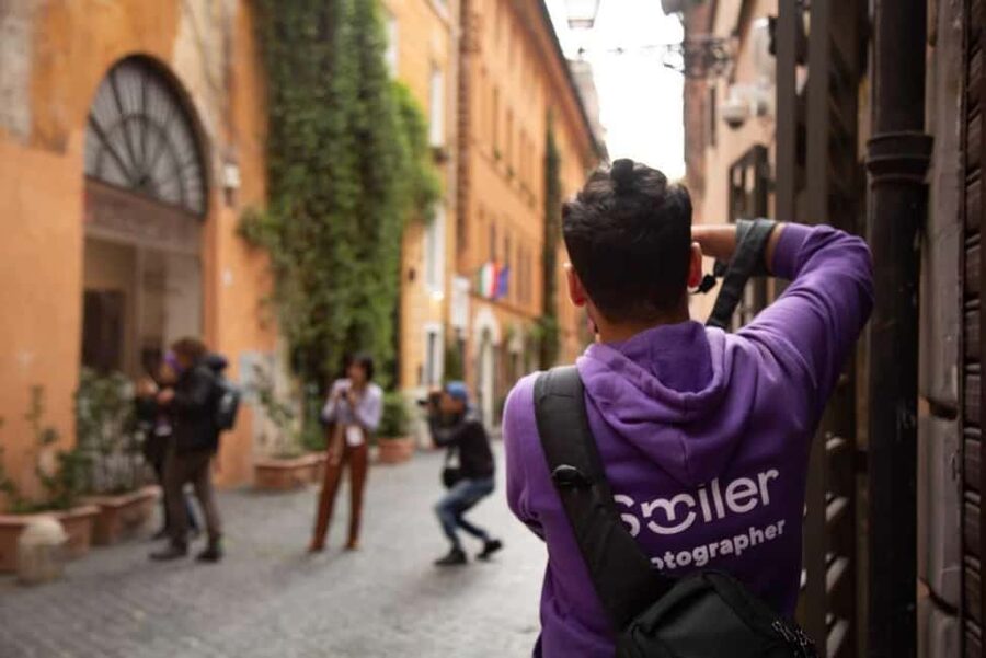 Premium Romantic Photoshoot Experience for Couples - The Walk-and-Shoot Game Plan Through the 9 Straatjes