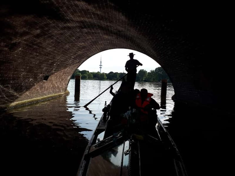 Private Alster Lake romantic Tour in a Real Venetian Gondola - FAQ
