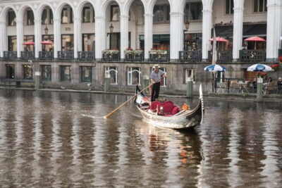 Private Alster Lake romantic Tour in a Real Venetian Gondola - Meet Carlo by Bootshaus at Ballindamm 14A