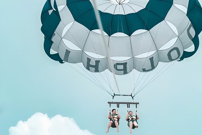 Private Bali Romantic Couple Tour with Parasailing Adventure - Uluwatu Temple: cliff-edge views without a time sink