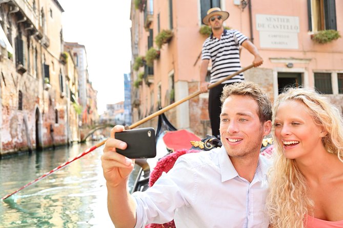 Private Crafted Gondola Ride on the Grand Canal - Getting to the boat: meeting point clarity in Venice