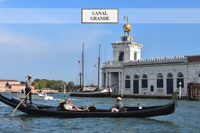 Private Crafted Gondola Ride on the Grand Canal - Gondoliers and narration: what you should and shouldn’t expect