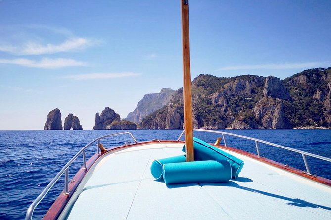 Private Island of Capri Boat Tour for Couples - What’s included on board (and what you should plan for)
