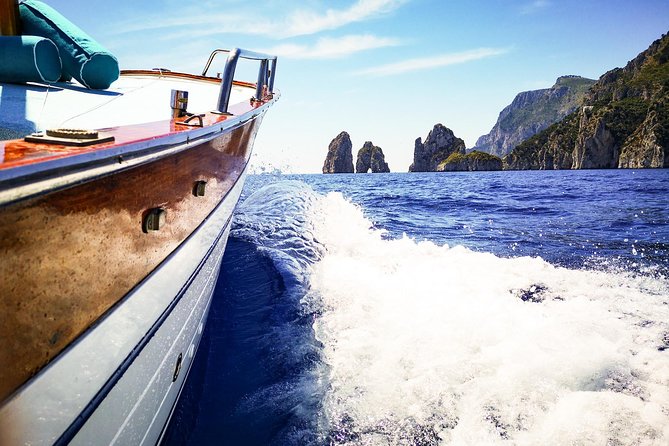 Private Island of Capri Boat Tour for Couples - The 2-hour route around Capri: Grotta Verde, Faraglioni, Grotta Rossa