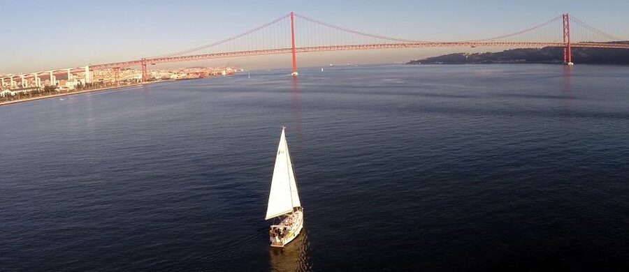 Private Romantic cruise with sparkling wine- 2-Hour- Lisbon - Key highlights at a glance