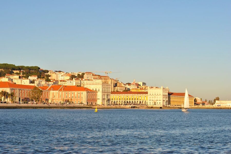 Private Romantic cruise with sparkling wine- 2-Hour- Lisbon - Should you book it? My honest recommendation