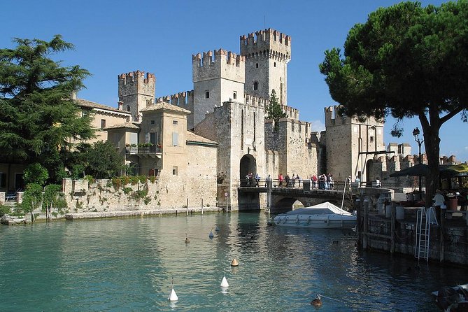 Private Romantic Motorboat Tour From Sirmione - Villa Callas from the lake: a panoramic passage (10 minutes, no entry)