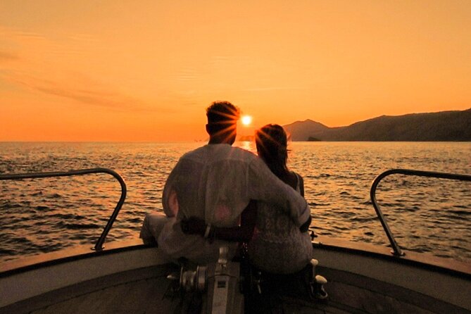 PRIVATE Romantic Sunset Boat Tour Zadar with Local Wine 1,5h - Why Zadar sunsets look better from a boat