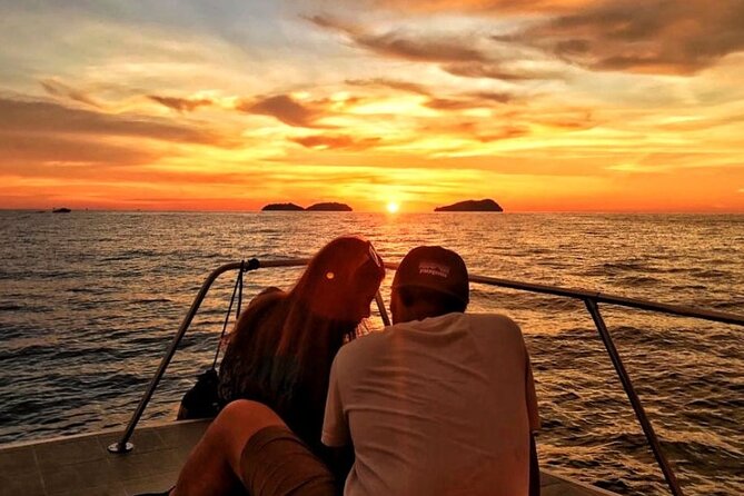 PRIVATE Romantic Sunset Boat Tour Zadar with Local Wine 1,5h - Cruise vibes: romantic water time with local wine