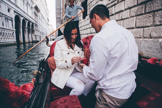 Proposal Photographer in Venice - Dorsoduro: where you can get softer, less in-your-face frames